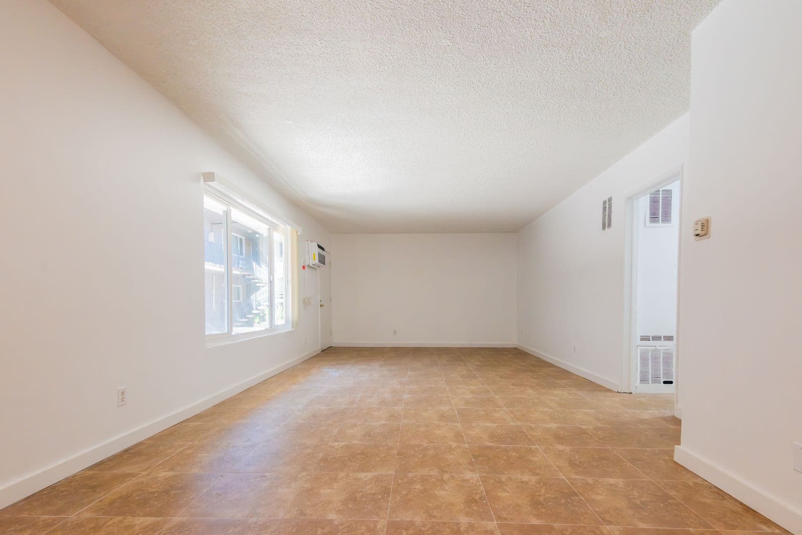 North Hollywood Apartment: 13135 Vanowen Street