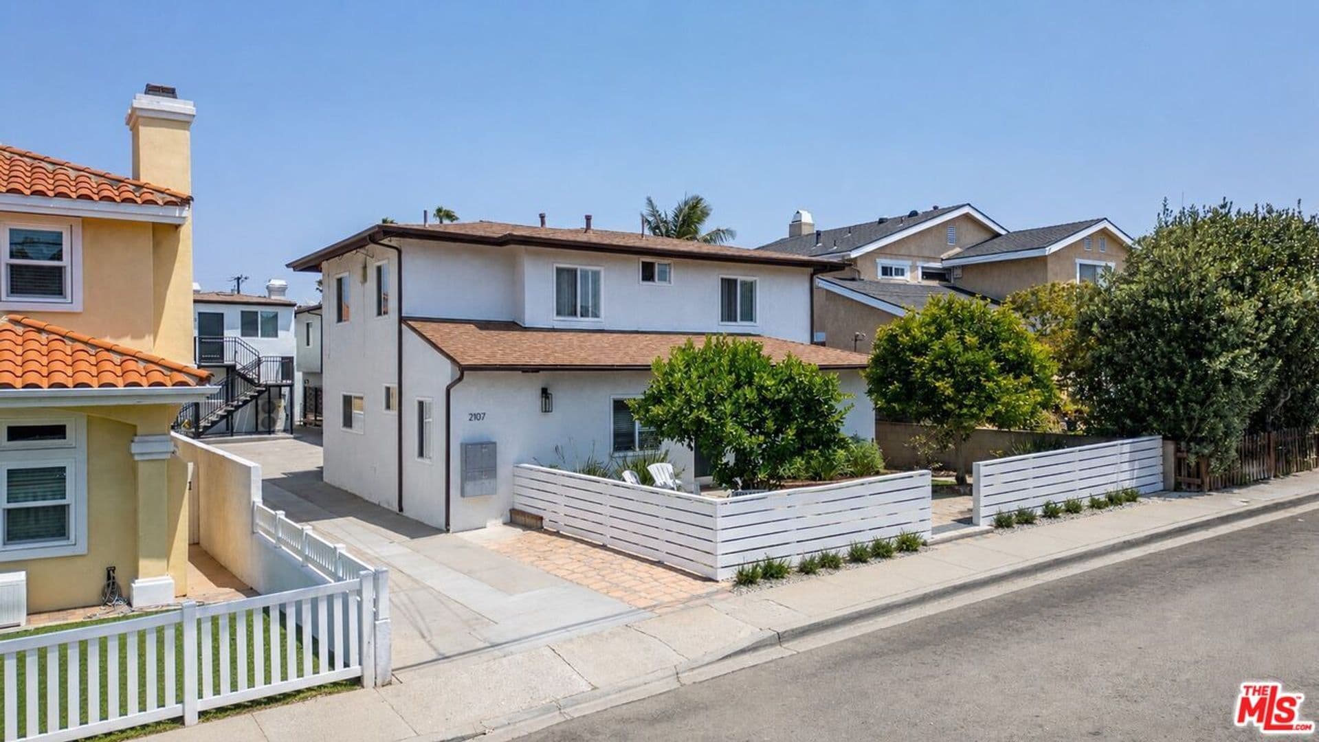 Redondo Beach Apartment: 2107 Pullman Lane