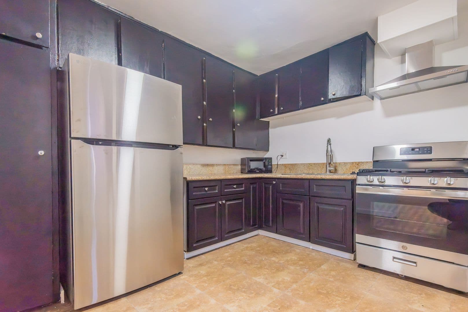North Hollywood Apartment: 13135 Vanowen Street