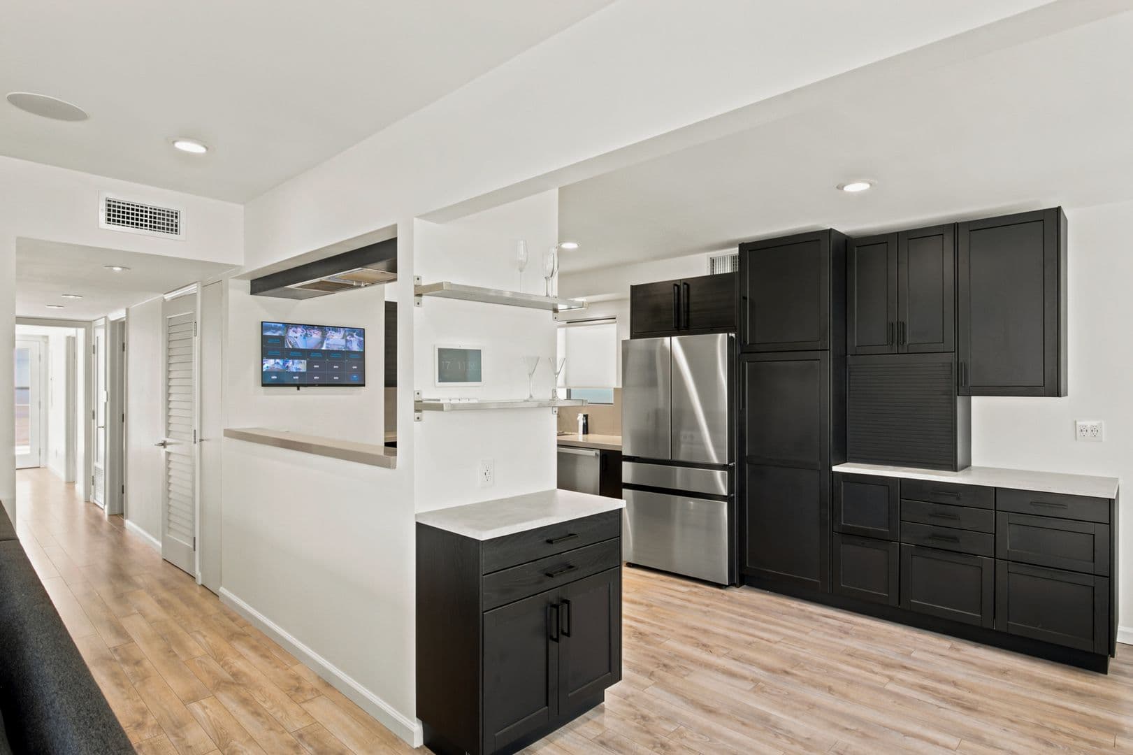 Marina del Rey Apartment: 21-23 Privateer Street