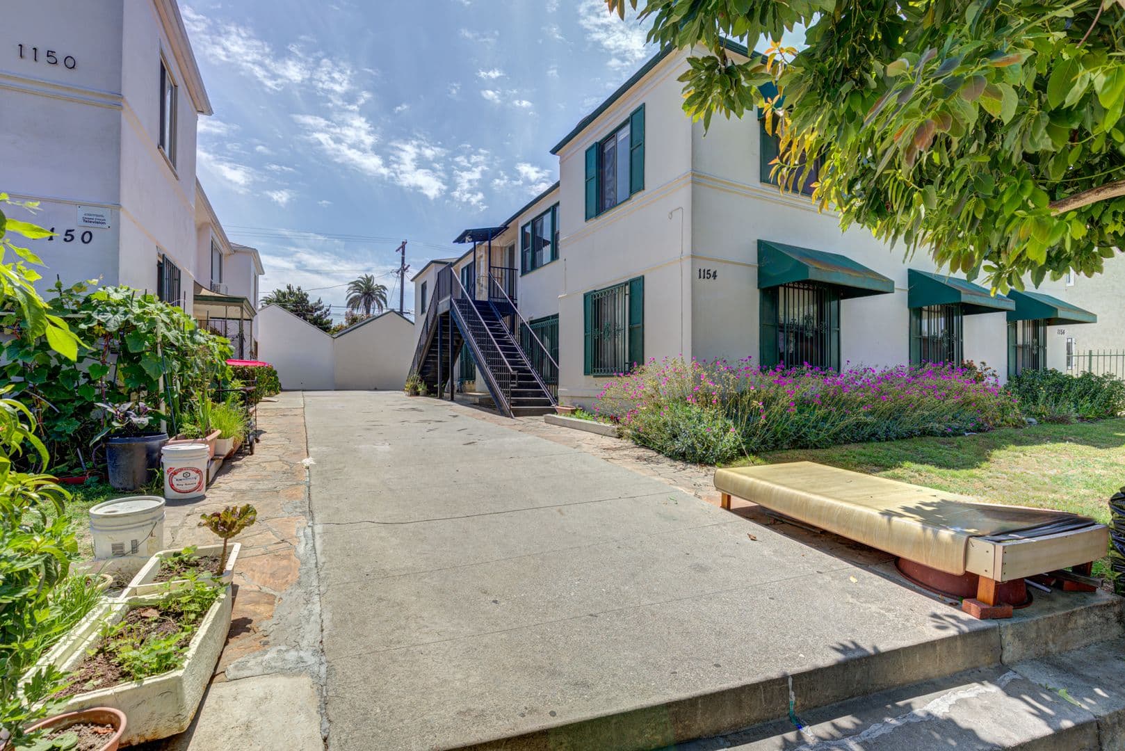 Los Angeles Apartment: 1154 S. Plymouth Blvd.