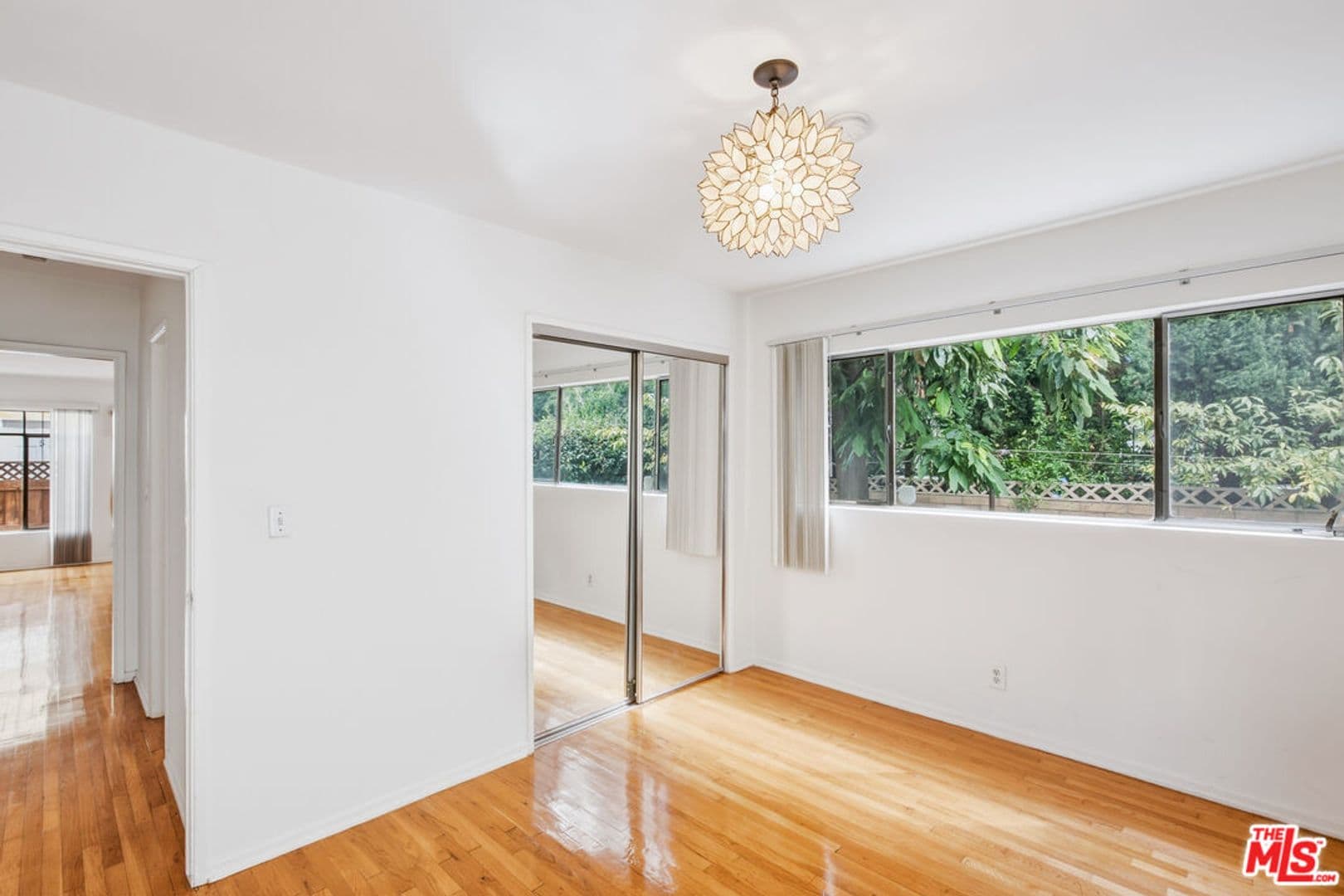 Los Angeles Apartment: 1058 S Wooster St