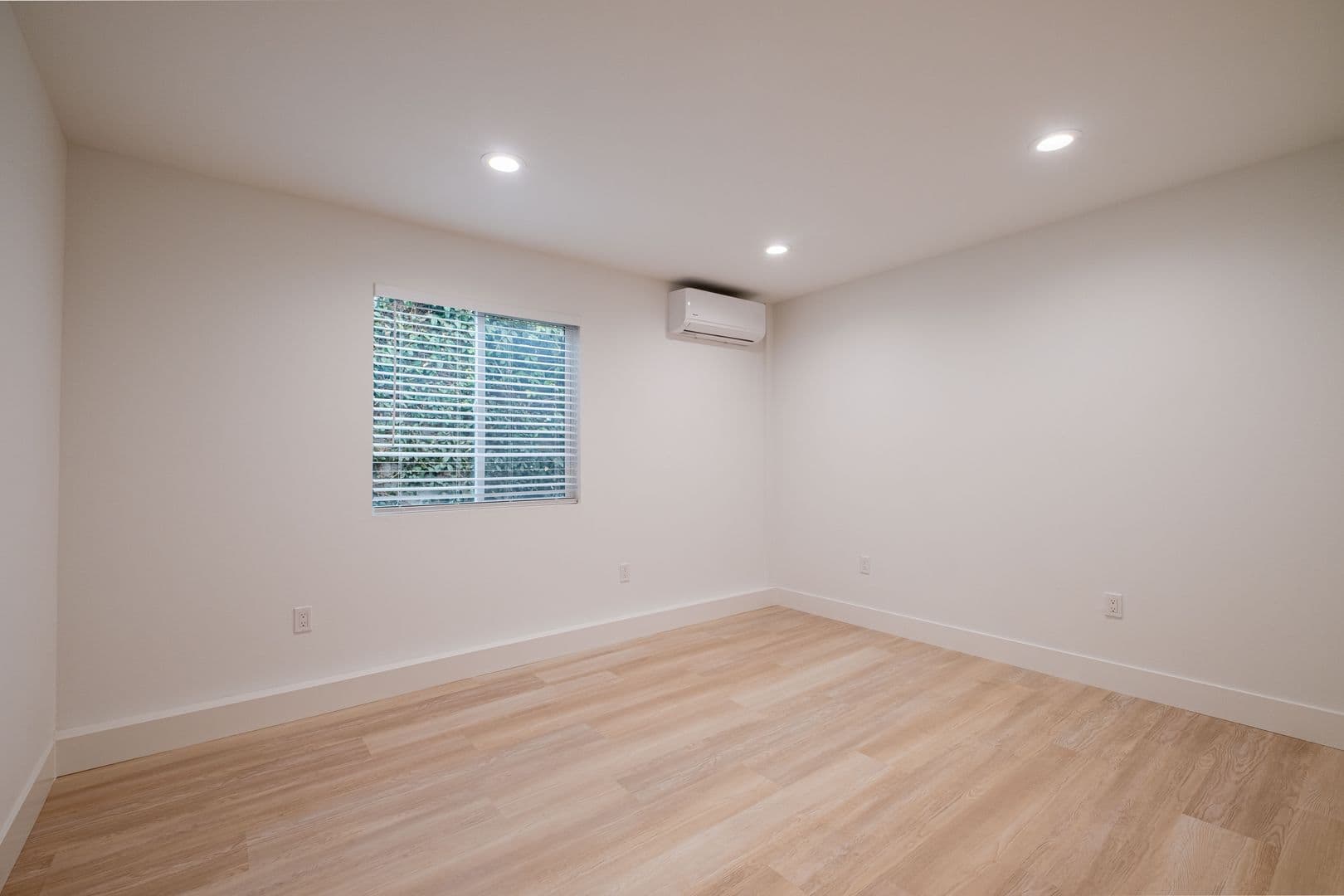 Redondo Beach Apartment: 2107 Pullman Lane