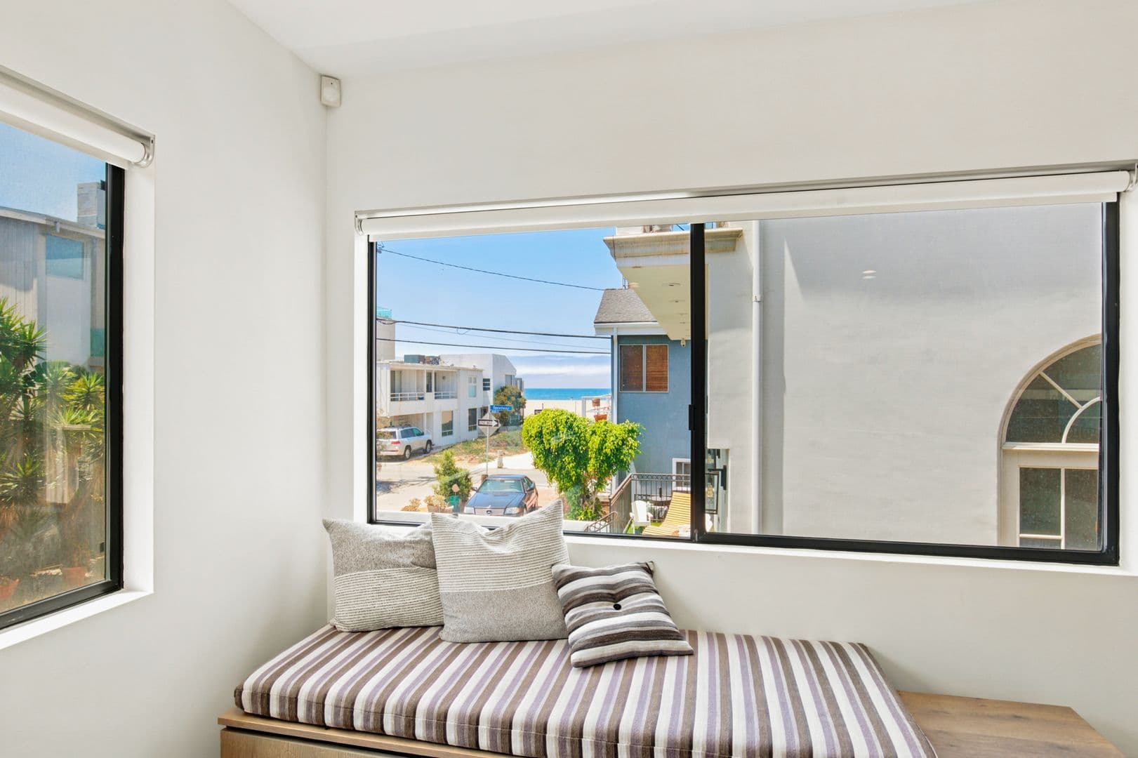 Marina del Rey Apartment: 21-23 Privateer Street