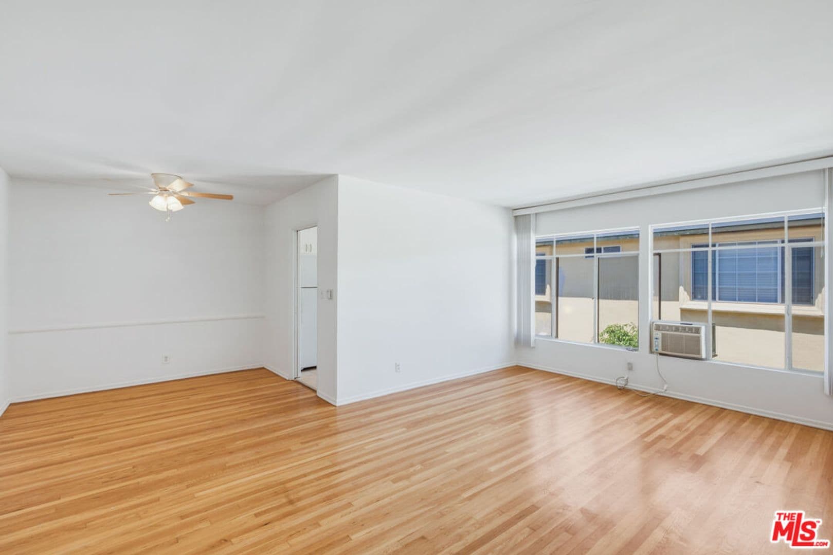 Los Angeles Apartment: 1058 S Wooster St