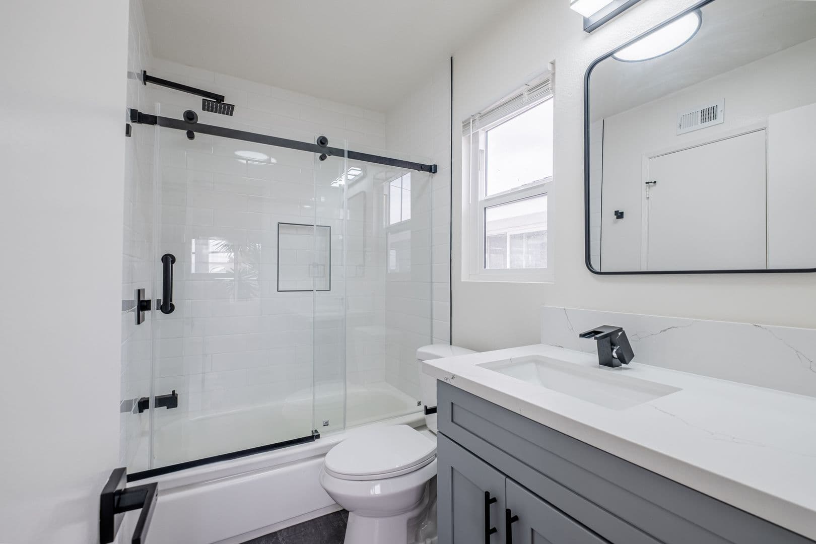Torrance Apartment: 4712 Del Amo Blvd