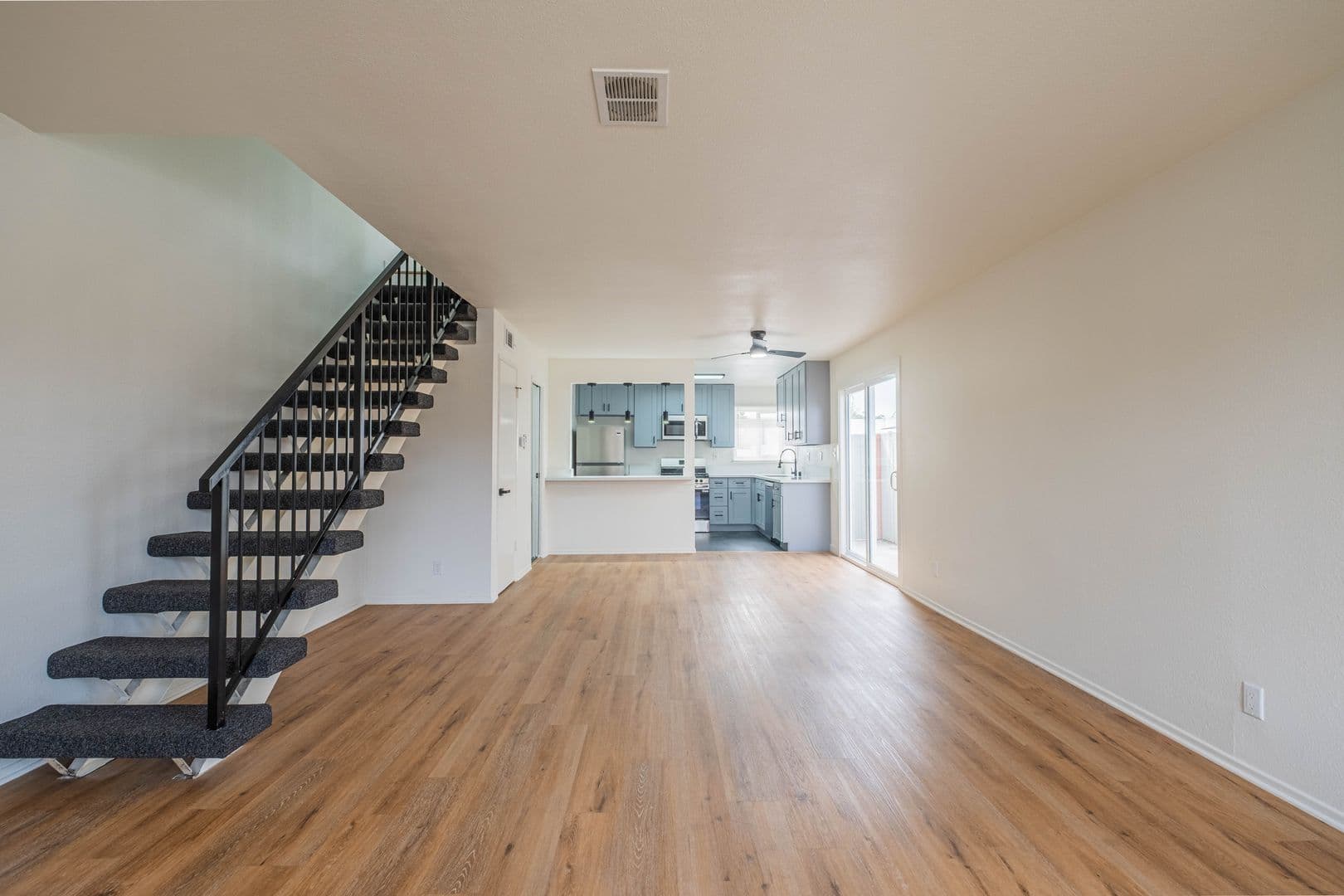 Torrance Apartment: 4712 Del Amo Blvd