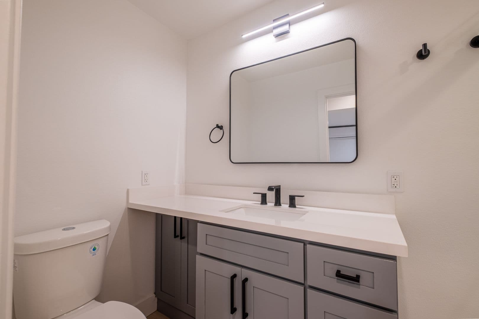 Redondo Beach Apartment: 2107 Pullman Lane