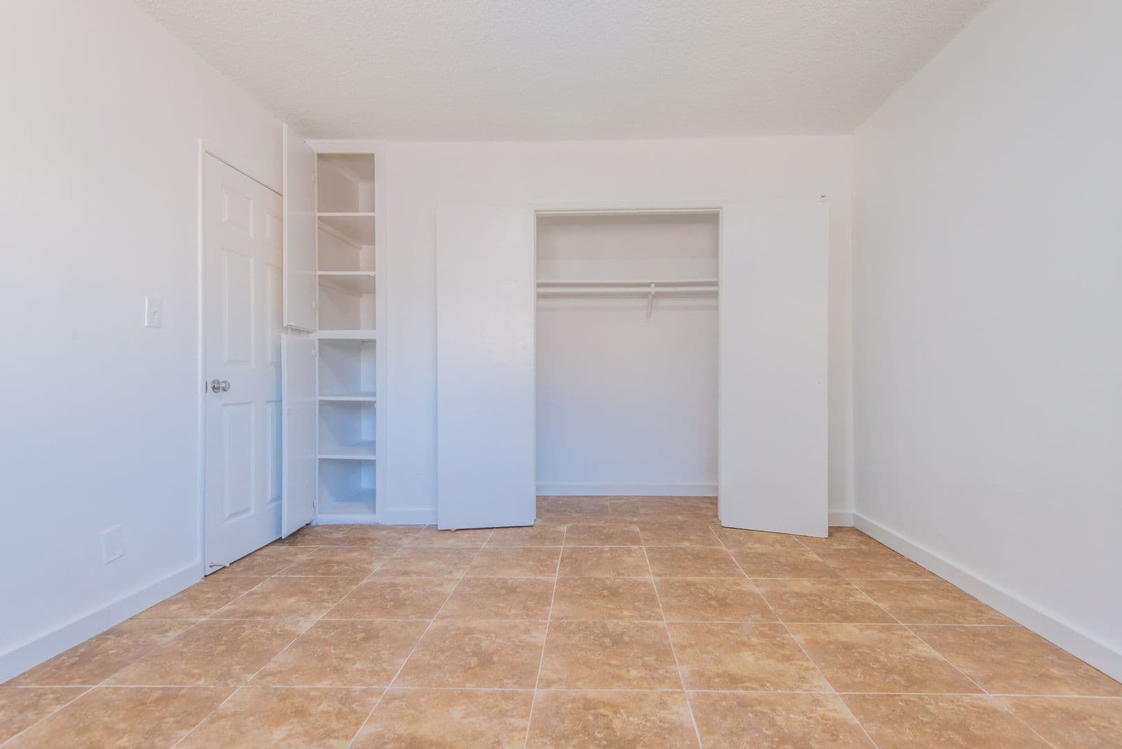 North Hollywood Apartment: 13135 Vanowen Street