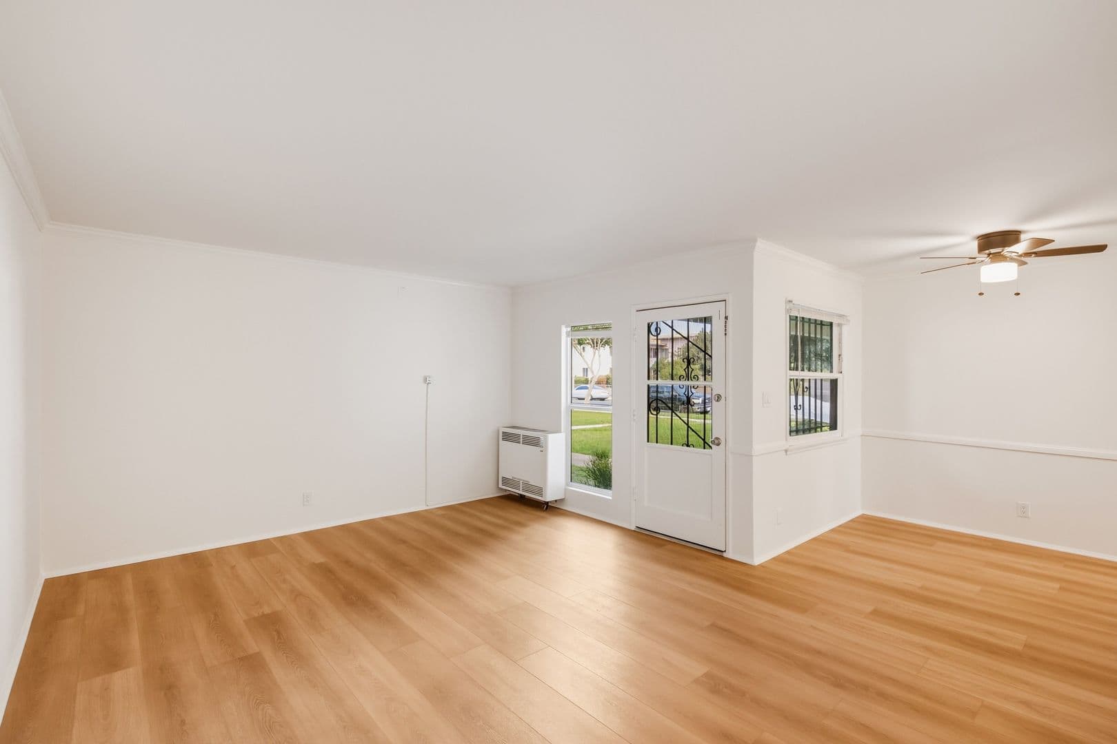 Los Angeles Apartment: 5700 Corbett Street