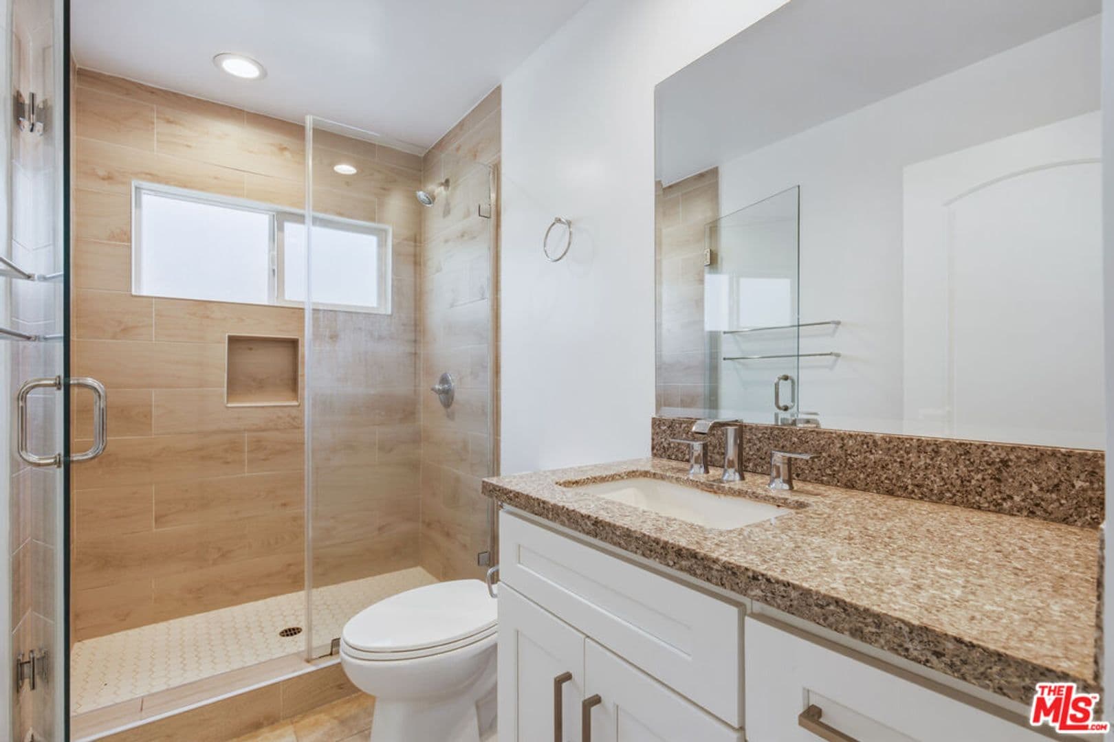 Venice House: 869 Warren Ave