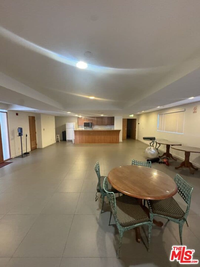 Beverly Hills Condo: 121 South Canon Drive