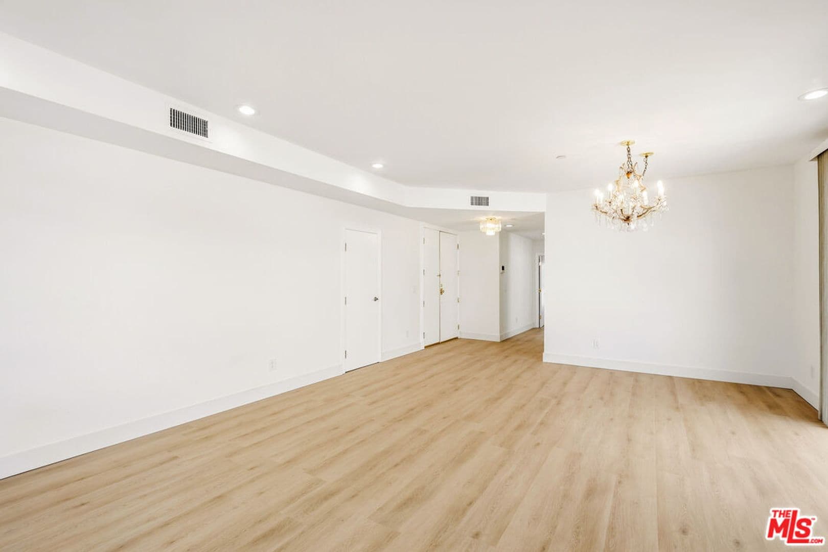 Beverly Hills Condo: 121 South Canon Drive