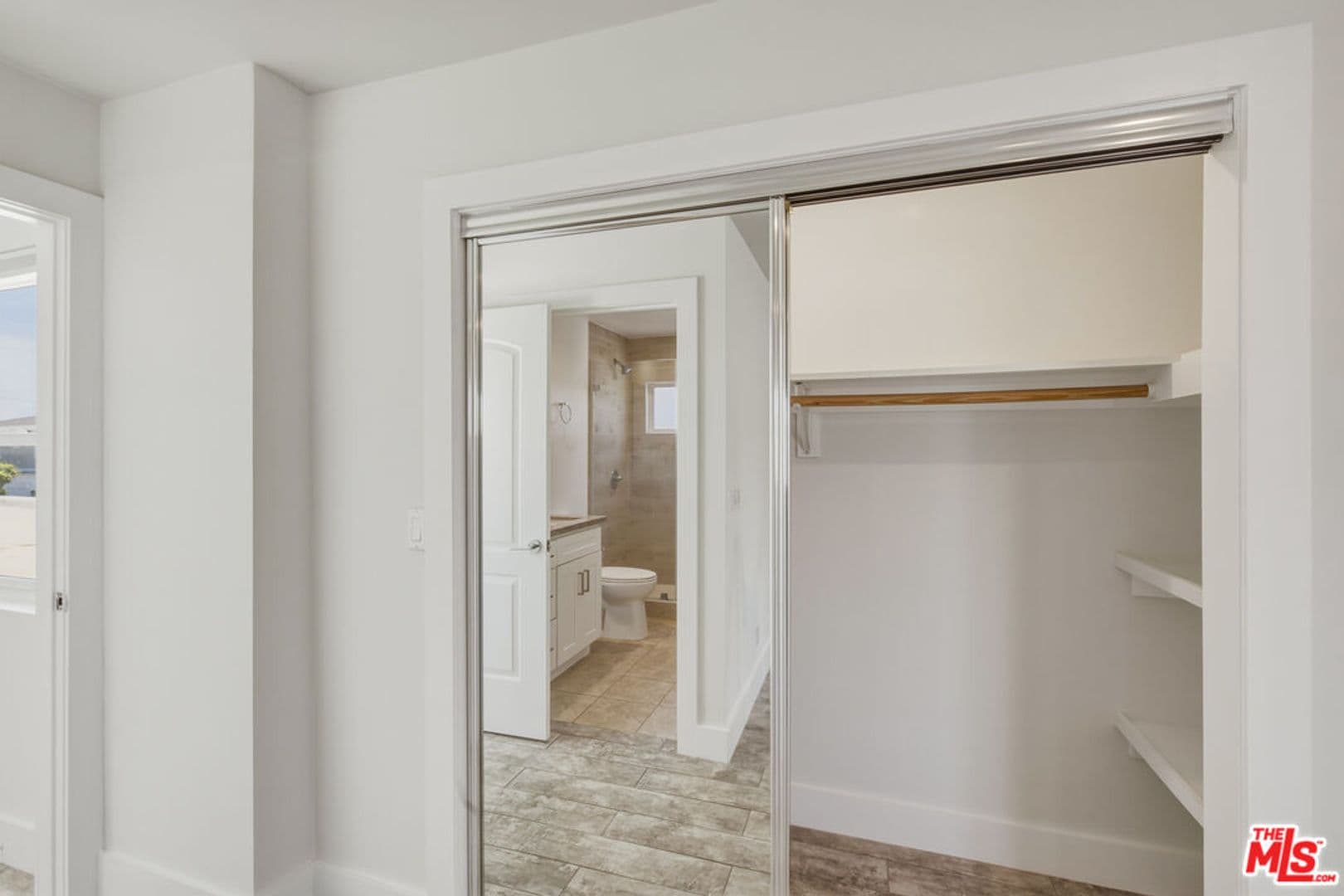 Venice House: 869 Warren Ave