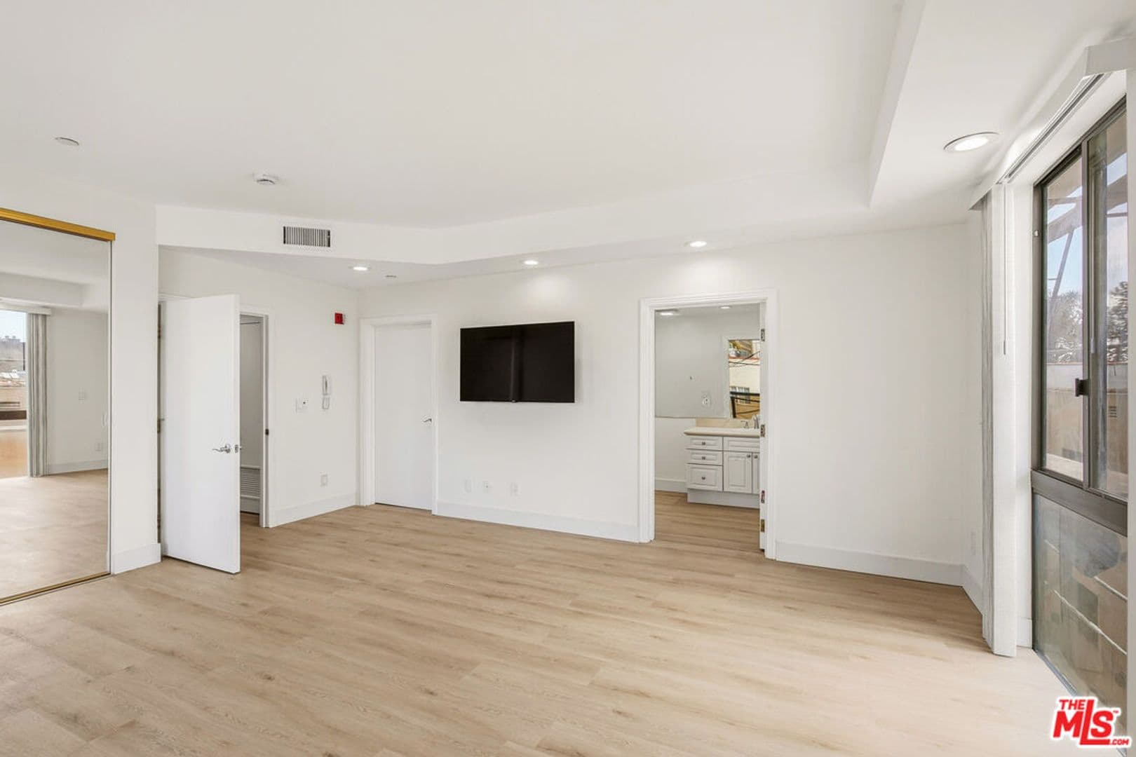 Beverly Hills Condo: 121 South Canon Drive