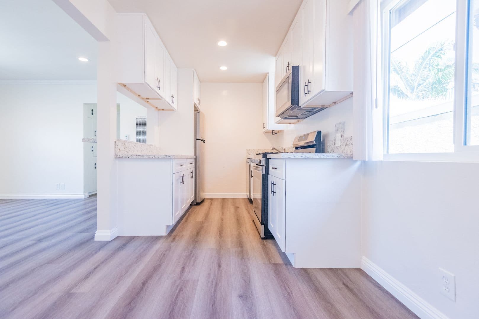 Redondo Beach Apartment: 2107 Pullman Lane