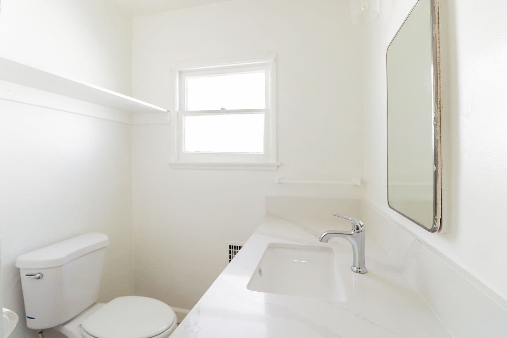 Los Angeles Apartment: 122 S. Berendo Street