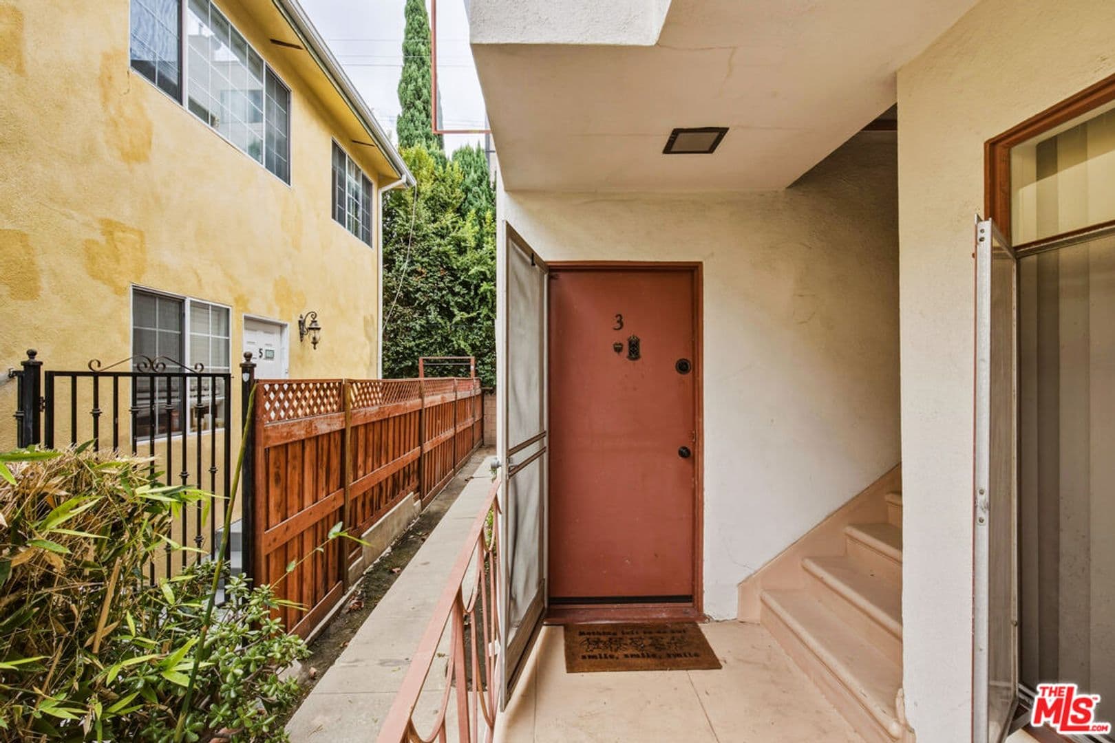 Los Angeles Apartment: 1058 S Wooster St