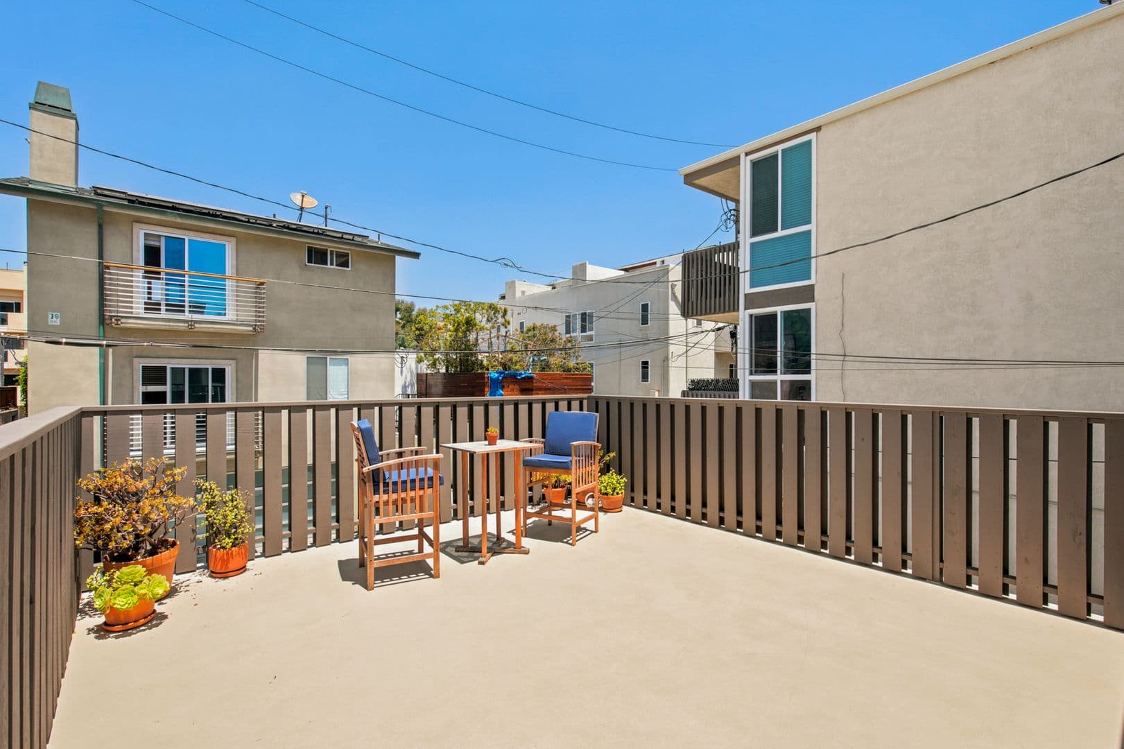 Marina del Rey Apartment: 21-23 Privateer Street
