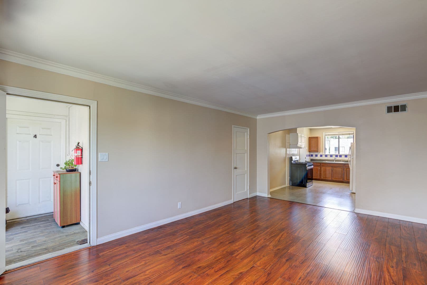 Los Angeles Apartment: 1154 S. Plymouth Blvd.