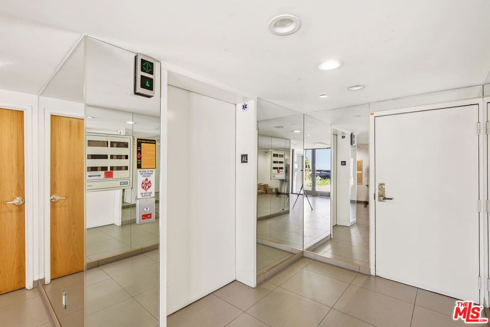 Beverly Hills Condo: 121 South Canon Drive