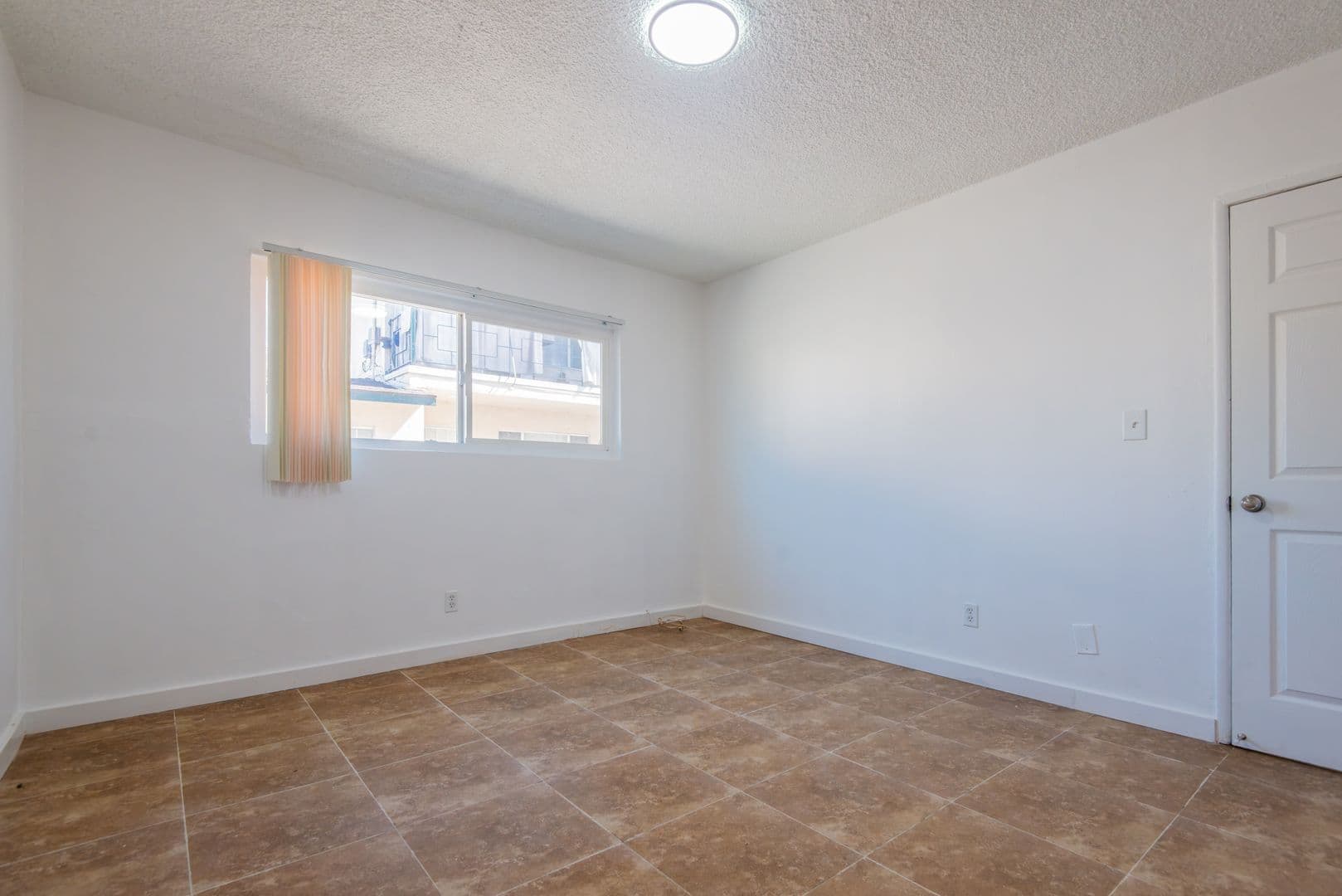 North Hollywood Apartment: 13135 Vanowen Street