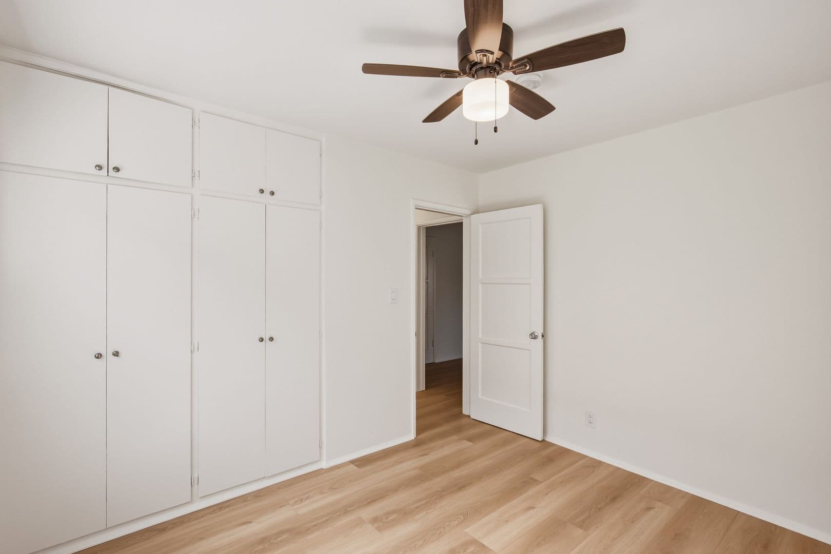 Los Angeles Apartment: 5700 Corbett Street