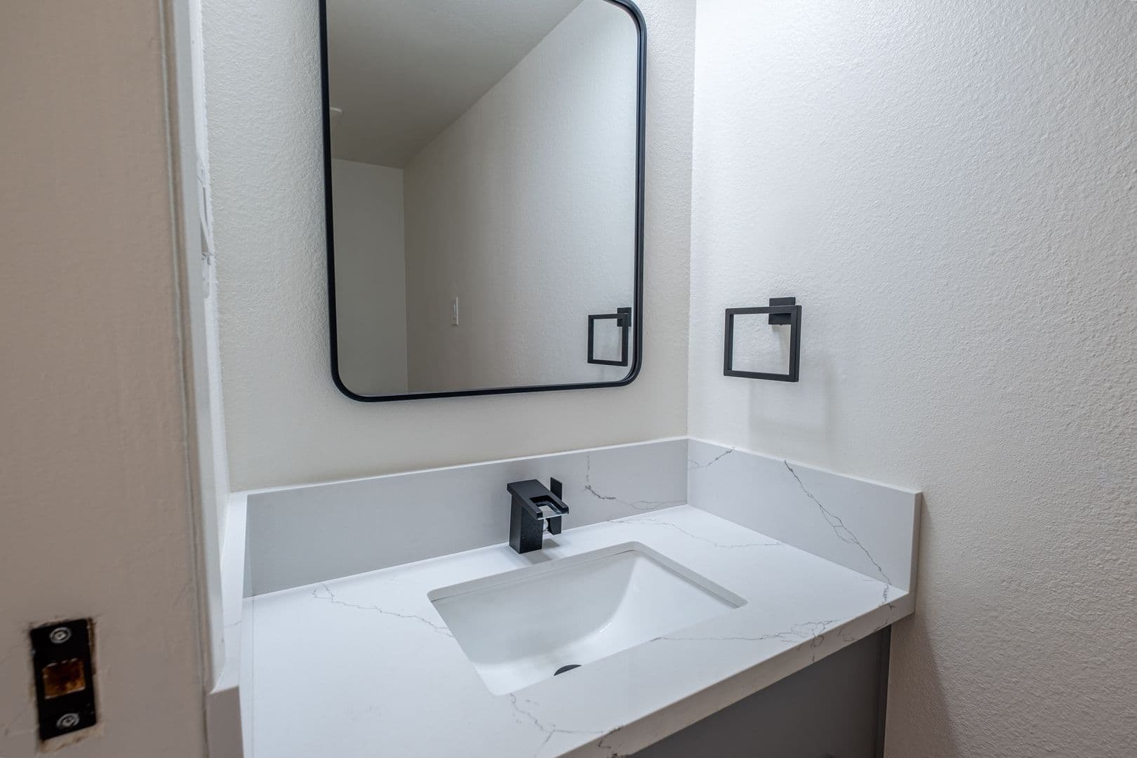 Torrance Apartment: 4712 Del Amo Blvd