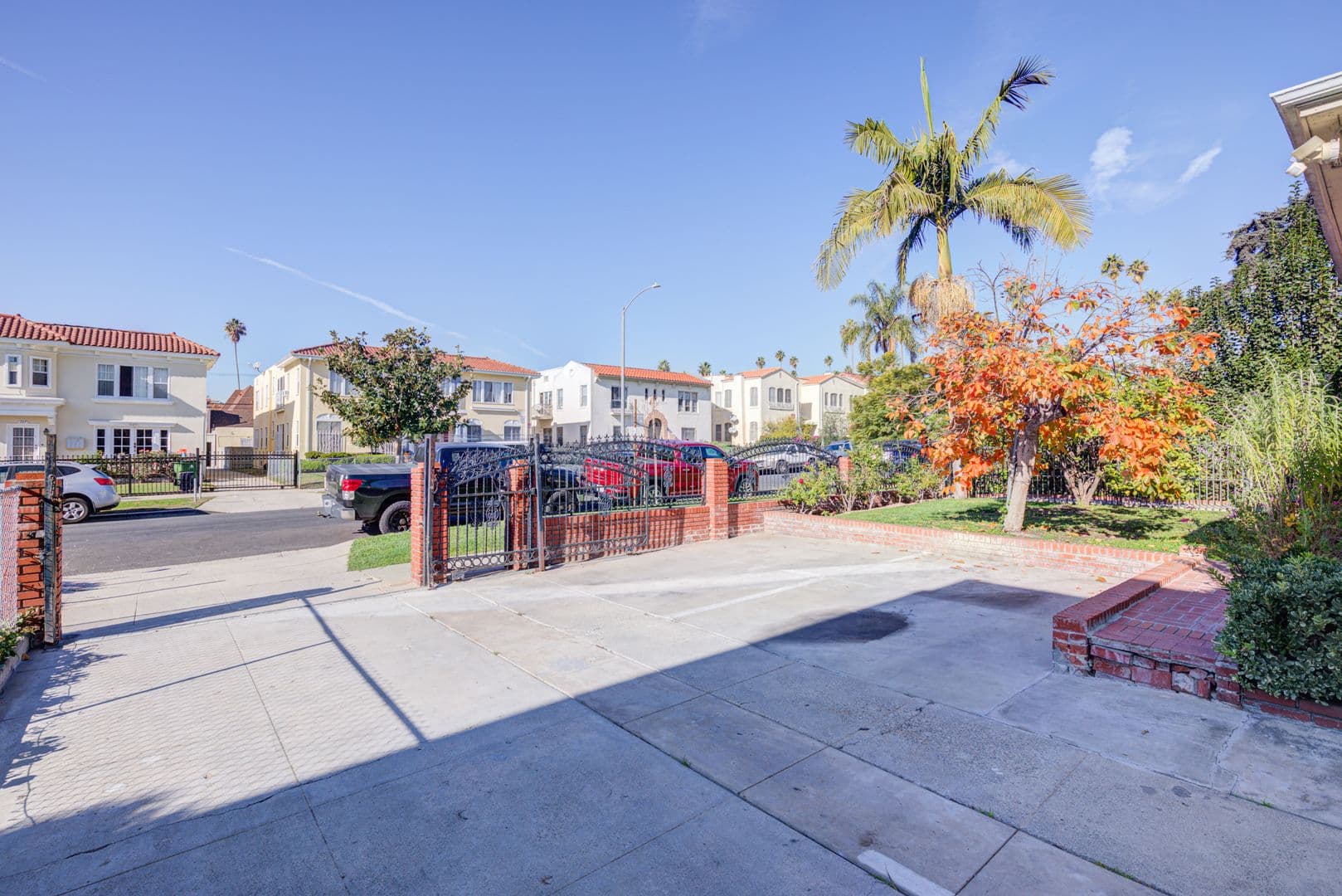 Los Angeles Apartment: 122 S. Berendo Street