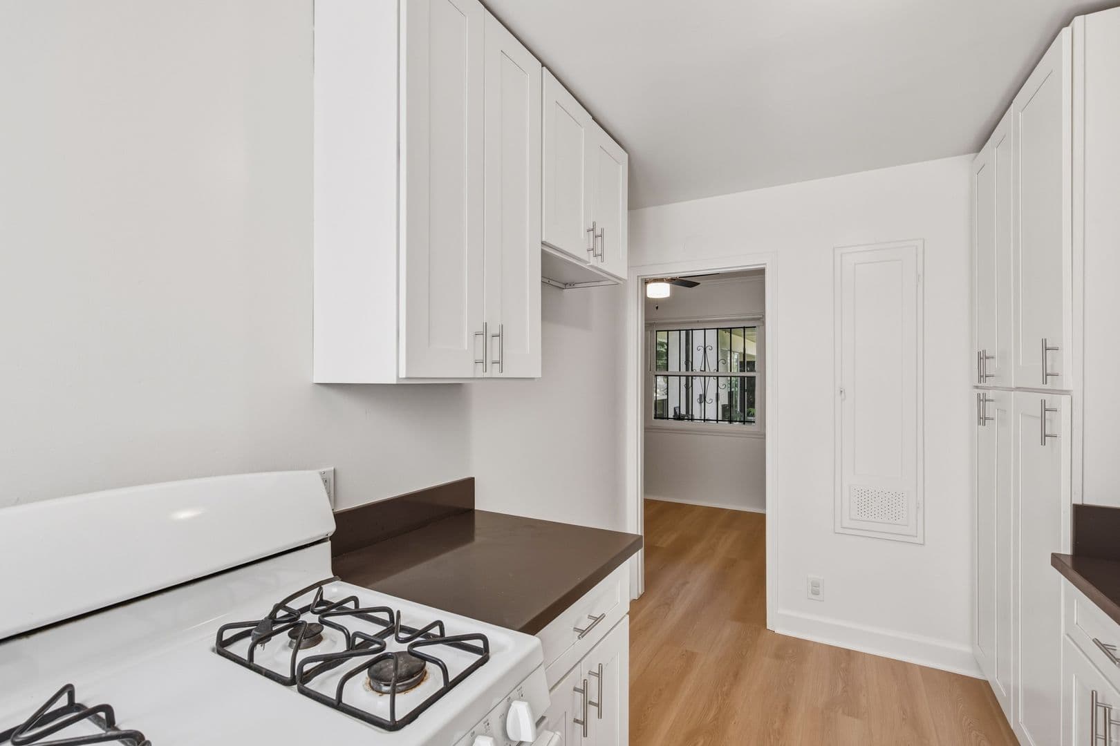 Los Angeles Apartment: 5700 Corbett Street