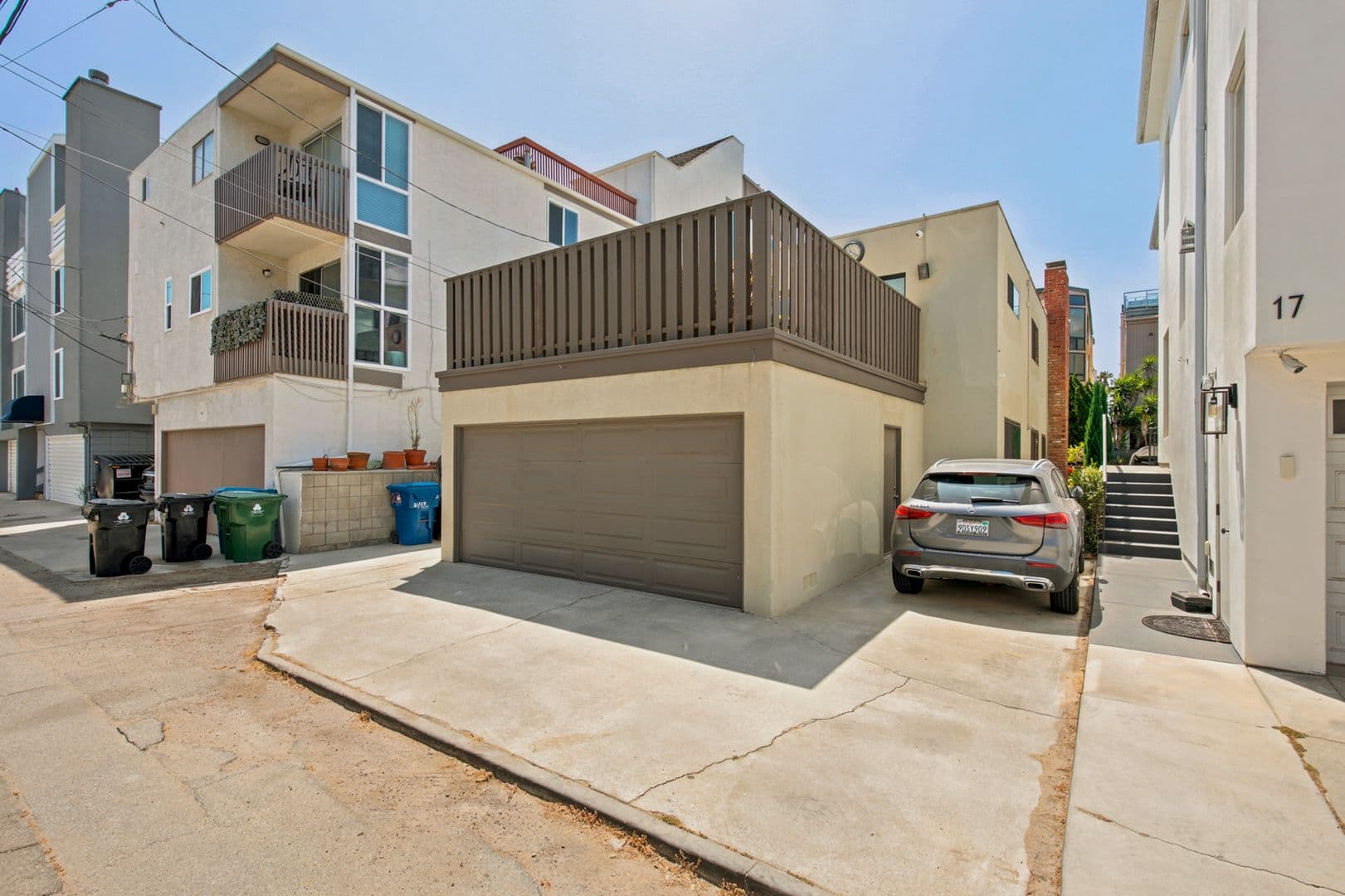 Marina del Rey Apartment: 21-23 Privateer Street