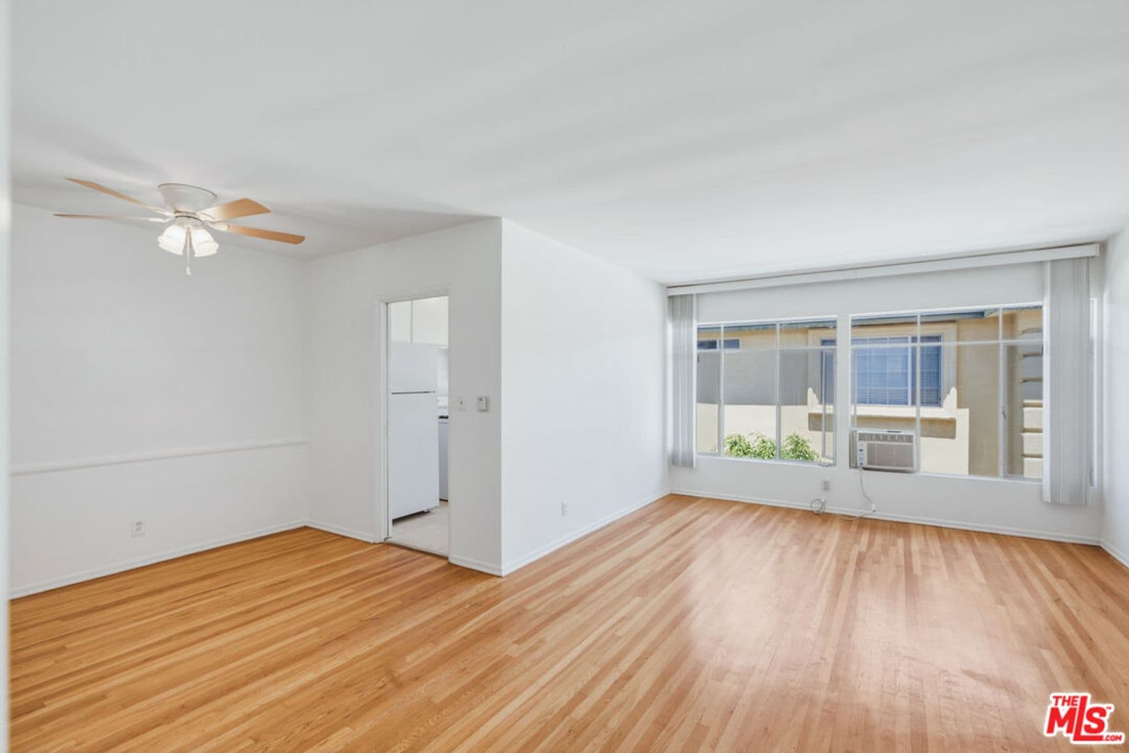 Los Angeles Apartment: 1058 S Wooster St