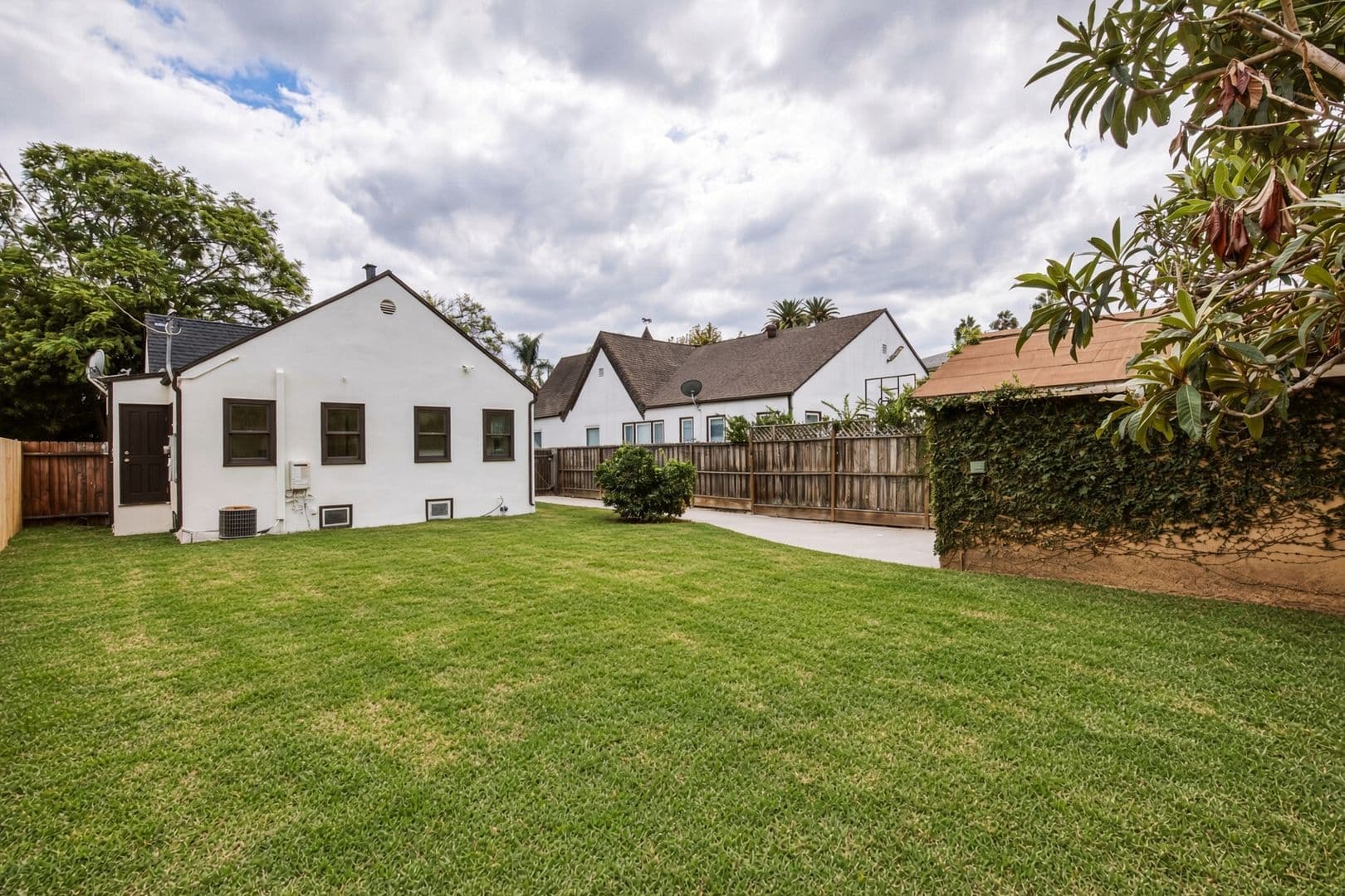Los Angeles House: 525 N Crescent Heights