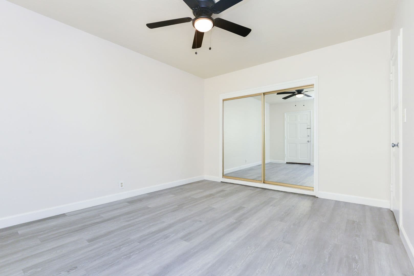 Los Angeles Apartment: 122 S. Berendo Street