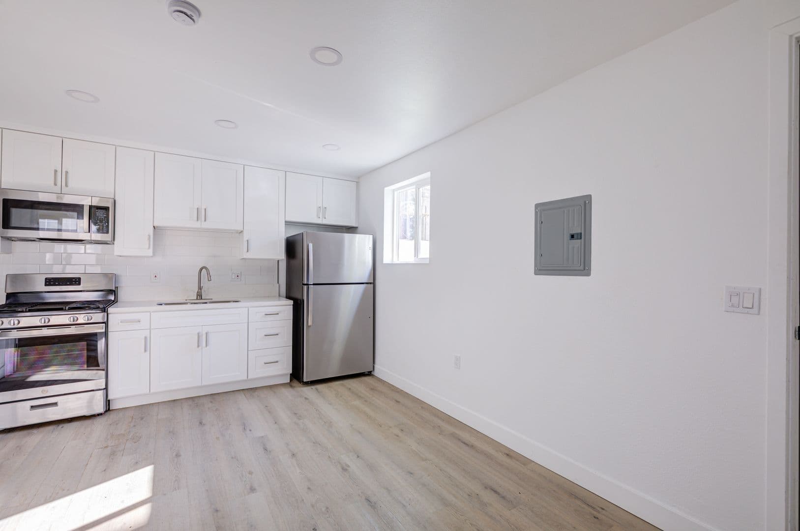 Los Angeles Apartment: 122 S. Berendo Street