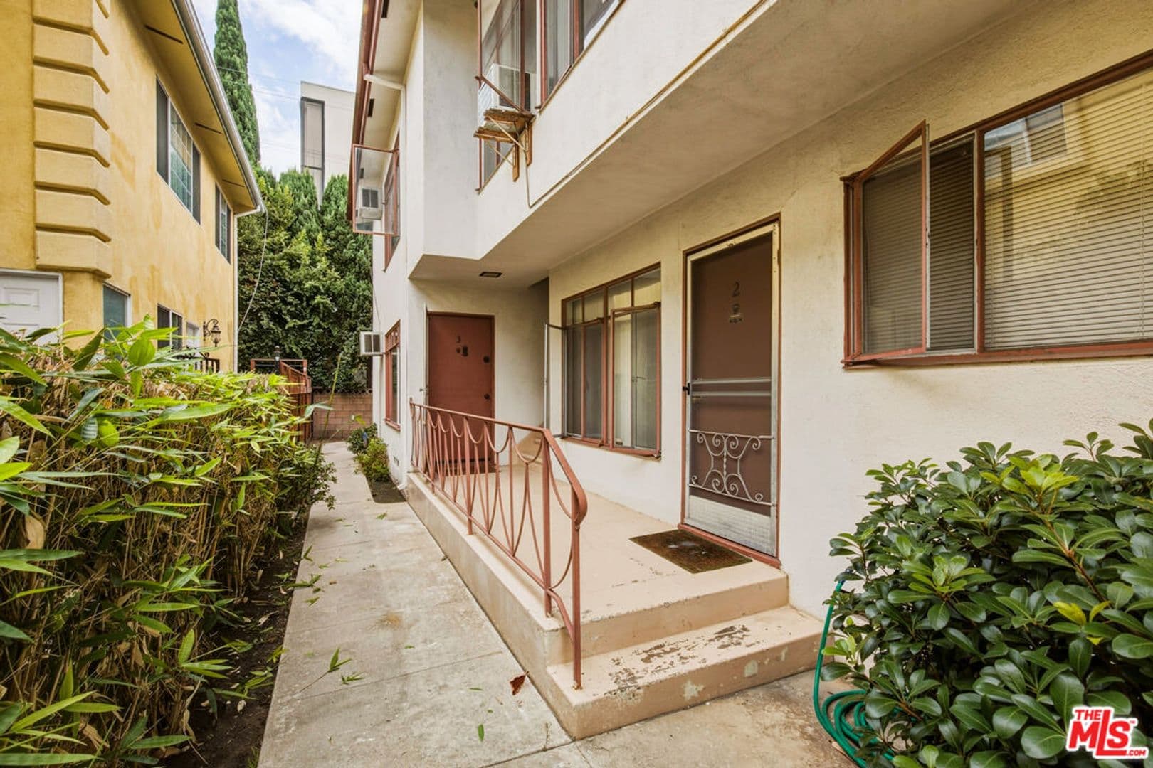 Los Angeles Apartment: 1058 S Wooster St