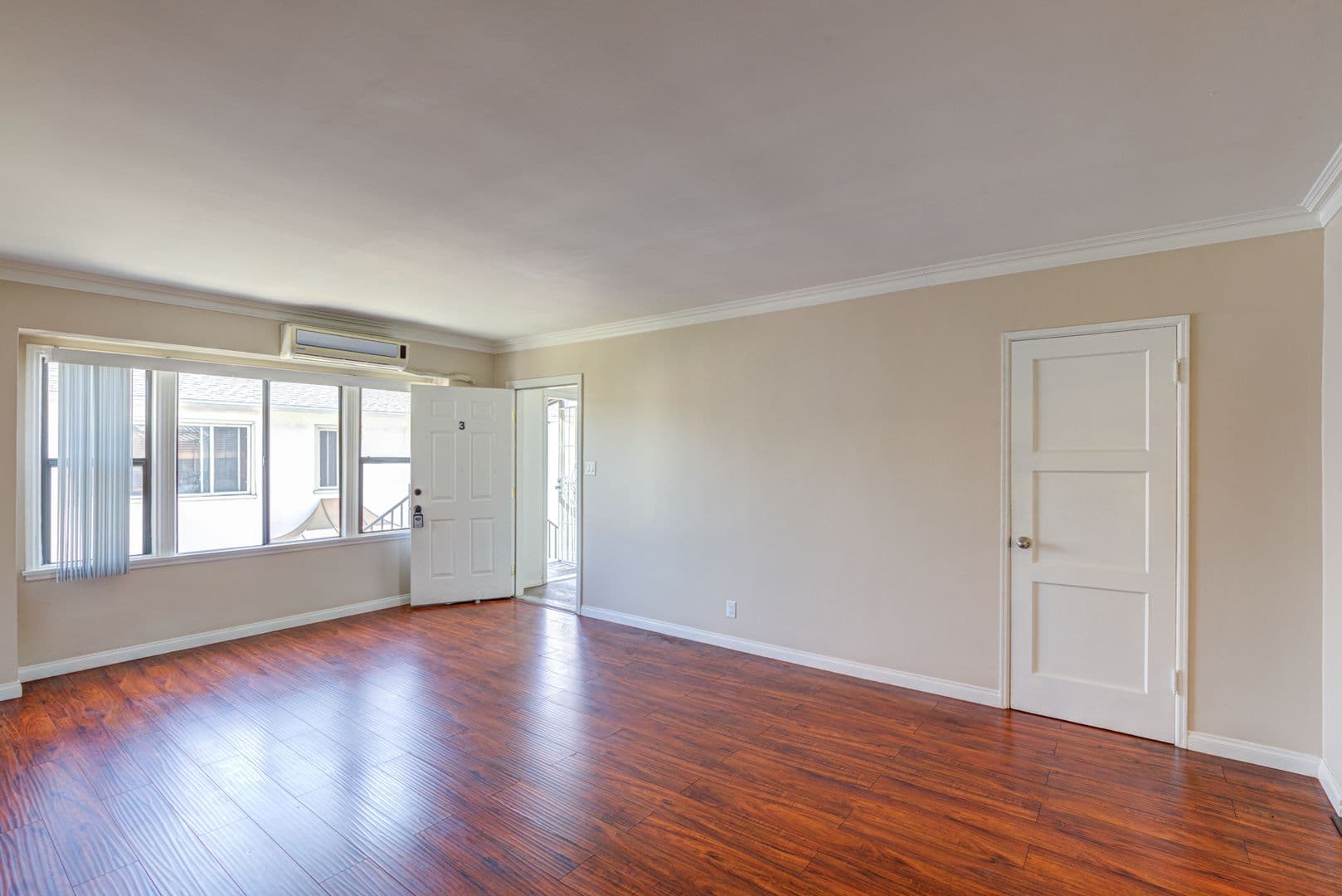 Los Angeles Apartment: 1154 S. Plymouth Blvd.