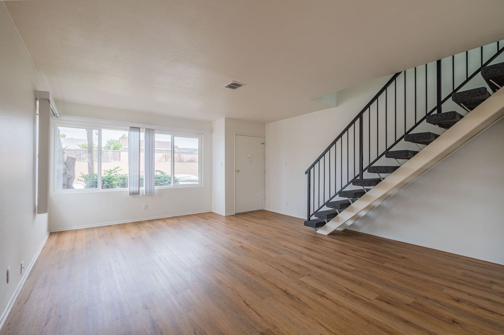 Torrance Apartment: 4712 Del Amo Blvd