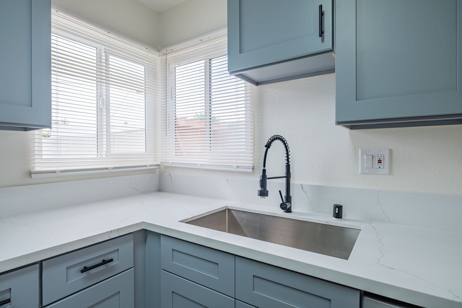 Torrance Apartment: 4712 Del Amo Blvd