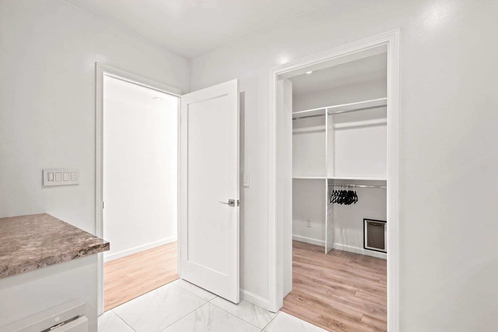 Marina del Rey Apartment: 21-23 Privateer Street
