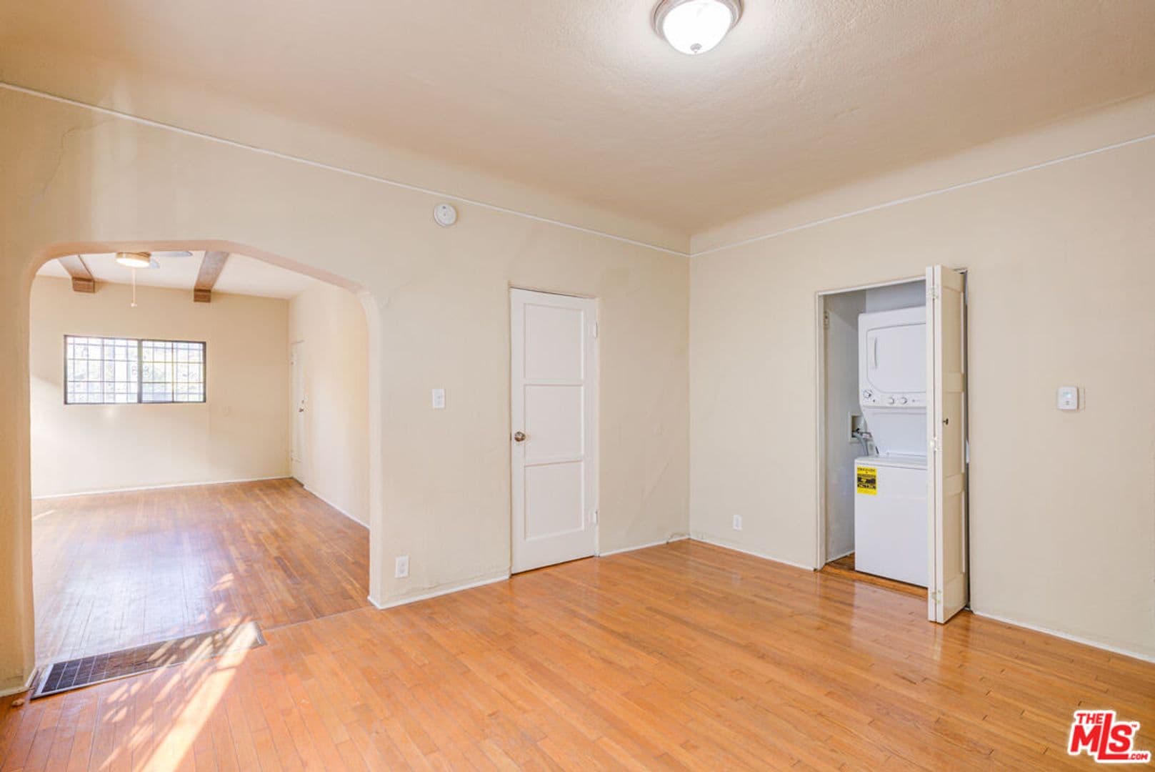 Los Angeles Apartment: 1492 Silver Lake Blvd