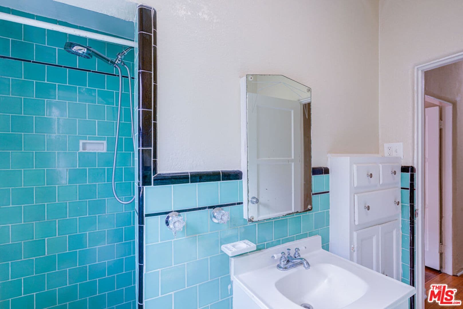 Los Angeles Apartment: 1492 Silver Lake Blvd