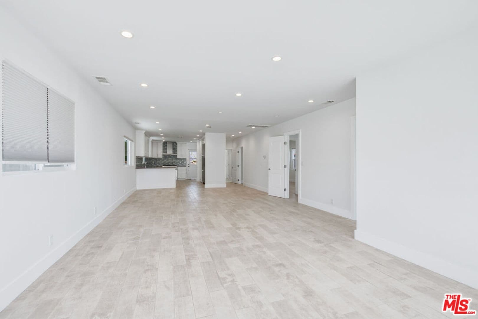Venice House: 869 Warren Ave