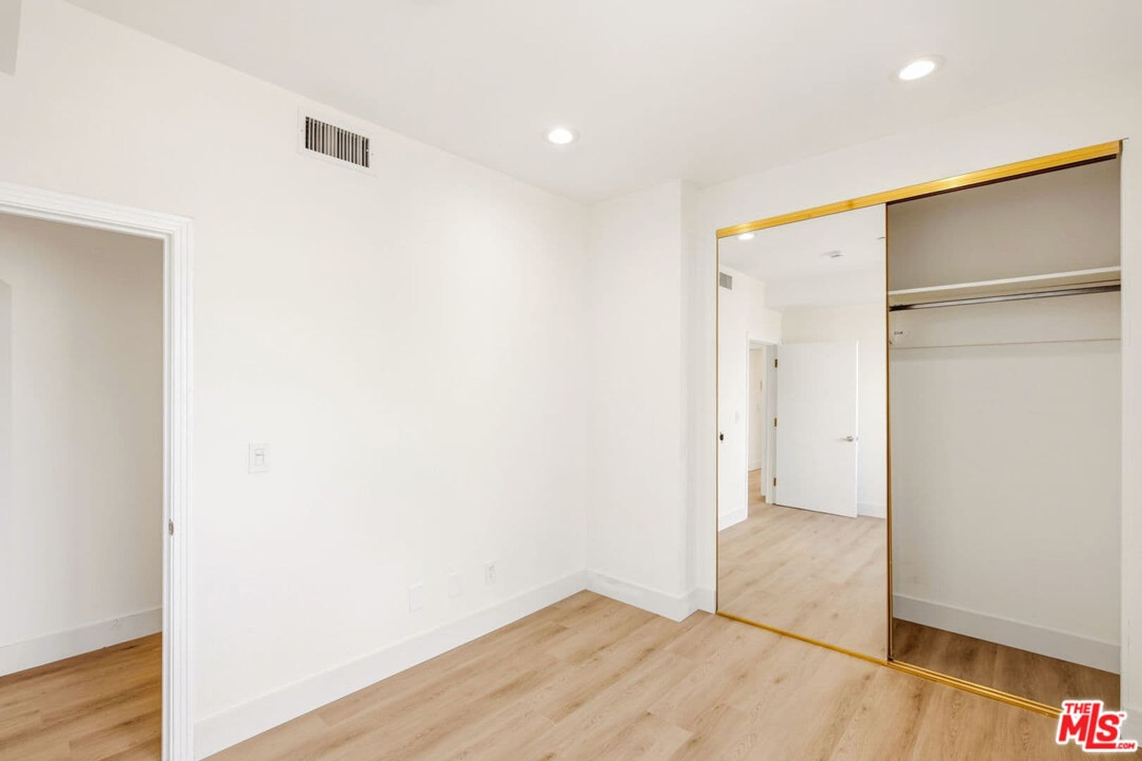 Beverly Hills Condo: 121 South Canon Drive