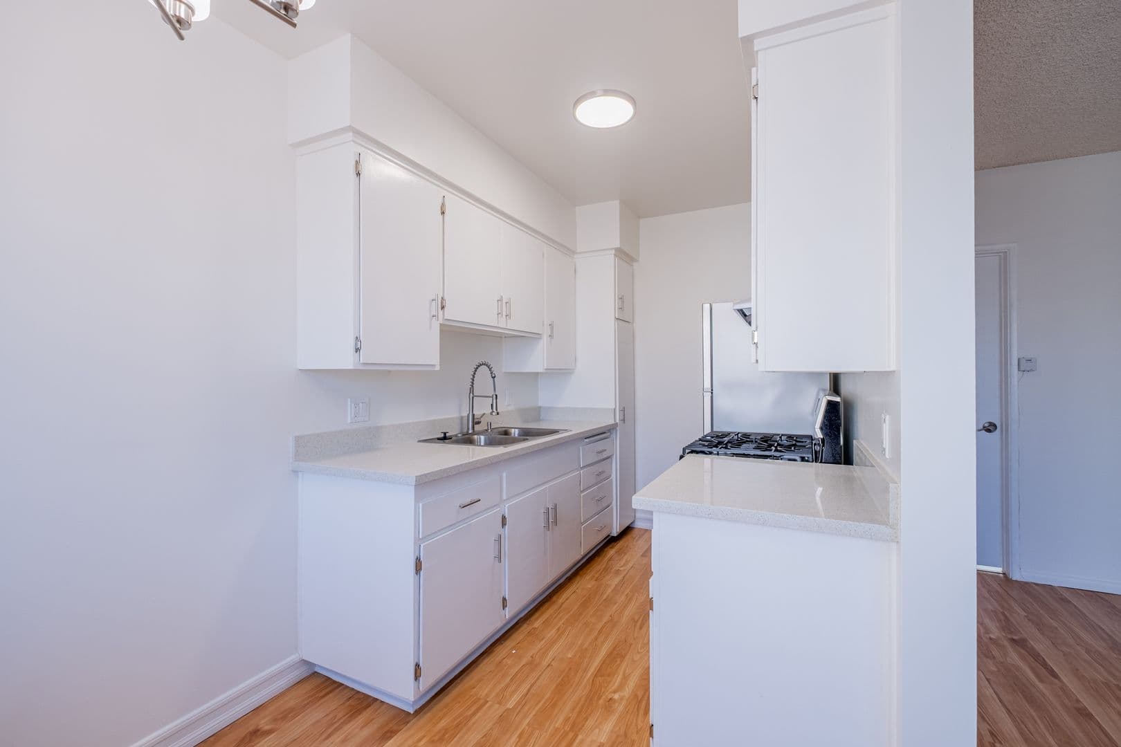 Redondo Beach Apartment: 2622 Vanderbilt Lane