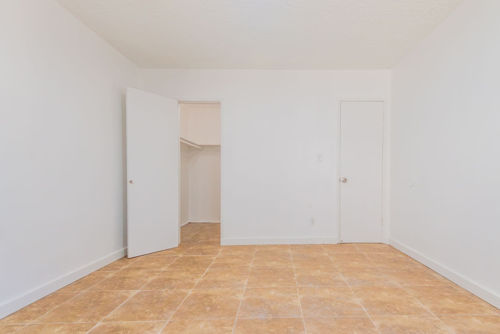 North Hollywood Apartment: 13135 Vanowen Street