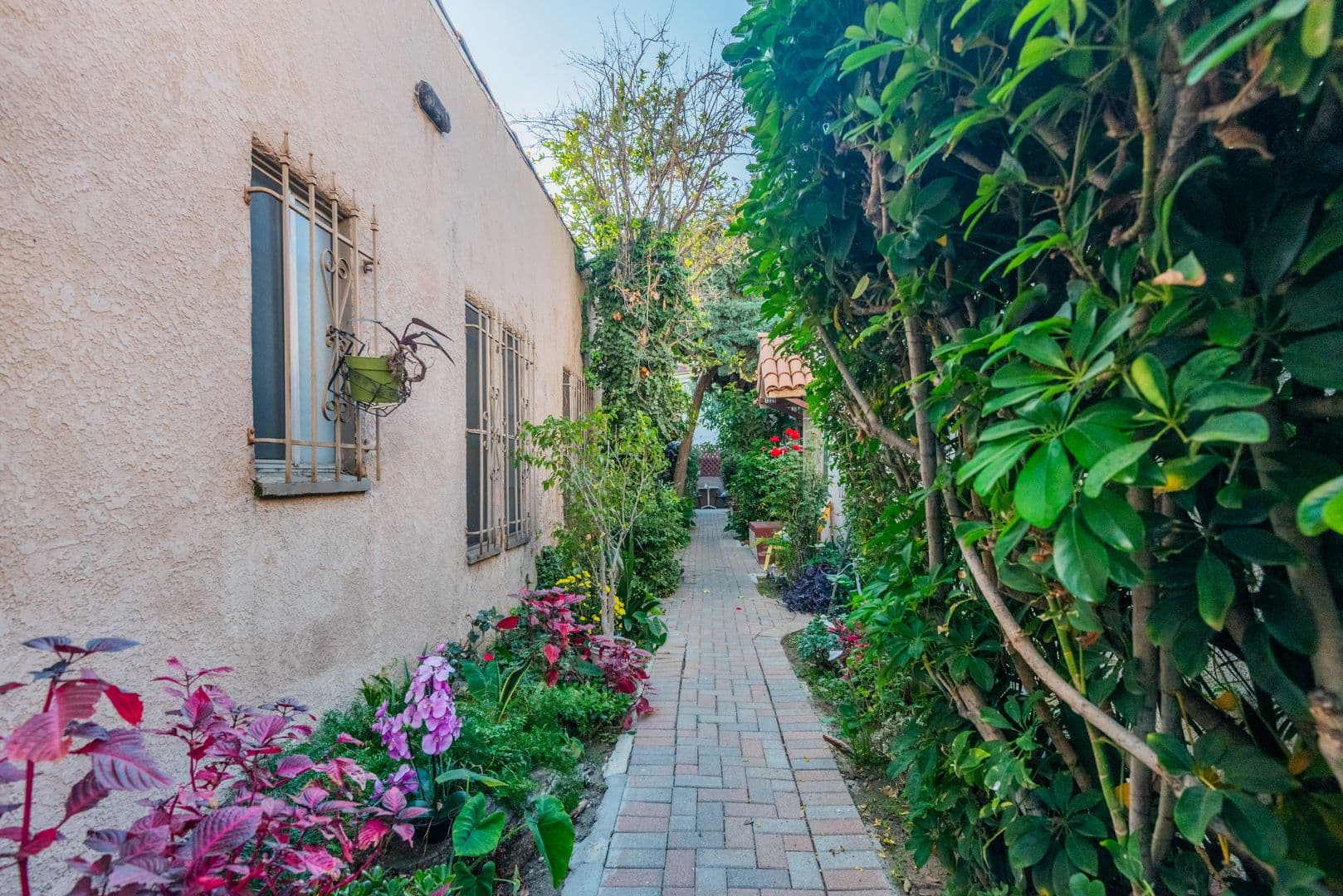 Los Angeles Apartment: 1225 North Citrus Ave.
