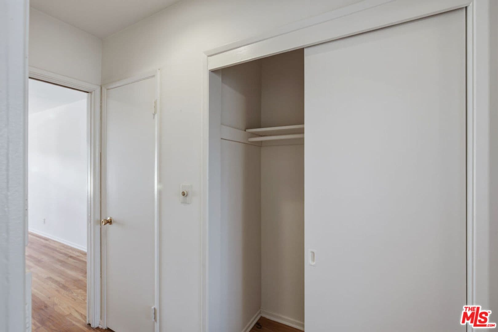 Los Angeles Apartment: 1058 S Wooster St