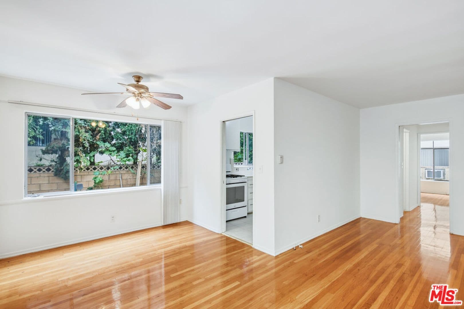 Los Angeles Apartment: 1058 S Wooster St