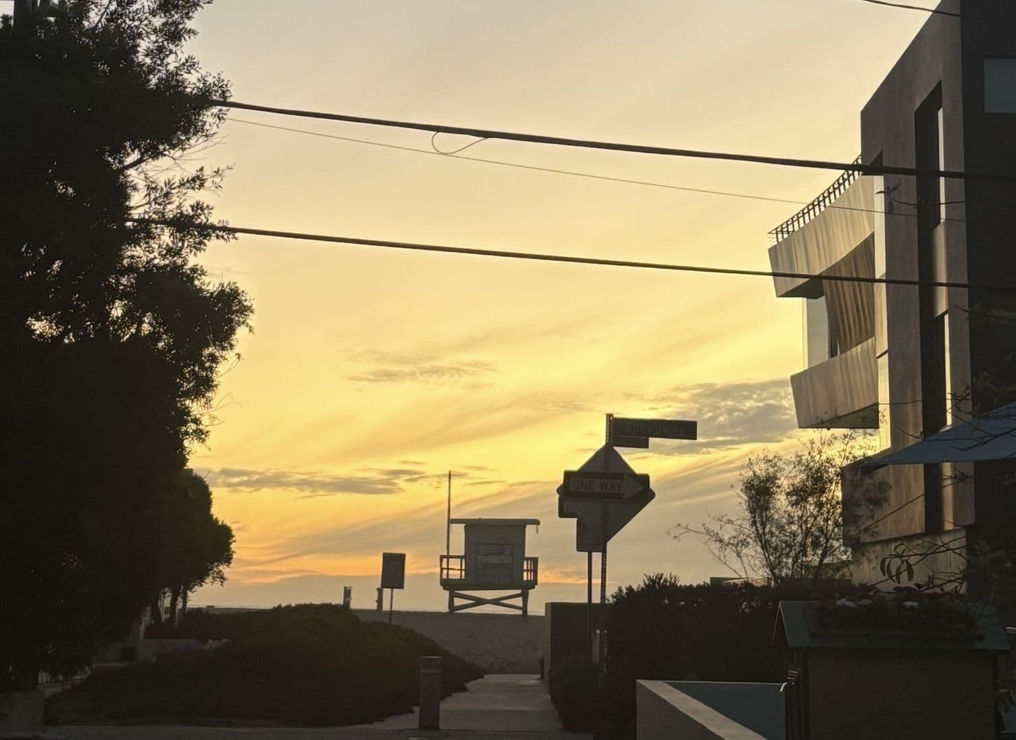 Marina del Rey Apartment: 21-23 Privateer Street